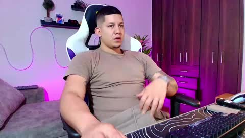 Snapshot of _robertobaggio chatting on March 1, 12:56 pm Roberto online show from March 1, 12:56 pm