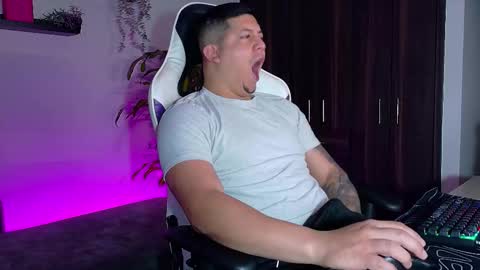 Snapshot of _robertobaggio chatting on October 5, 12:36 pm Roberto online show from October 5, 12:36 pm