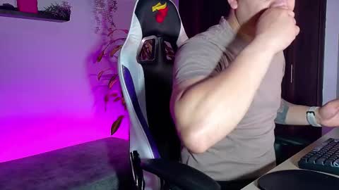 Snapshot of _robertobaggio chatting on October 27, 12:31 pm Roberto online show from October 27, 12:31 pm