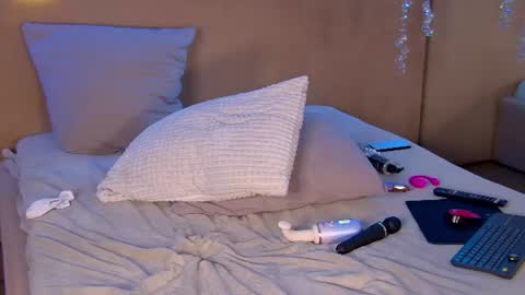 Roxy online show from August 3, 9:04 am