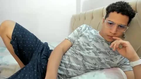 Snapshot of _sahhir chatting on February 19, 3:57 am sair online show from February 19, 3:57 am