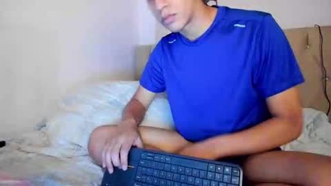 Snapshot of _sahhir chatting on February 21, 5:52 am sair online show from February 21, 5:52 am