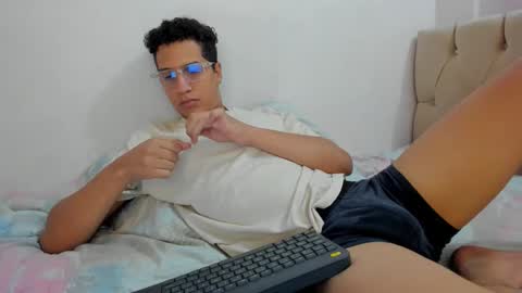 Snapshot of _sahhir chatting on February 26, 5:06 am sair online show from February 26, 5:06 am