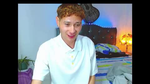 Snapshot of _santi2 chatting on March 18, 2:26 am santi online show from March 18, 2:26 am