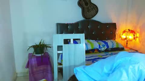 Snapshot of _santi2 chatting on March 27, 7:25 am santi online show from March 27, 7:25 am