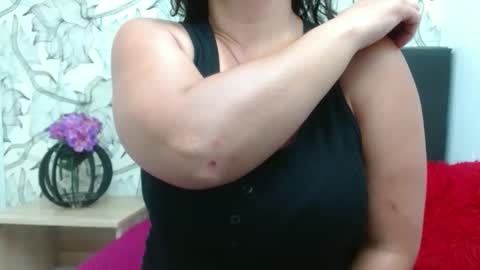 _saraximena_ online show from February 12, 5:57 am