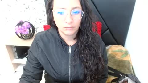 _saraximena_ online show from July 24, 6:06 pm