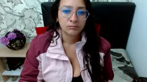 _saraximena_ online show from July 28, 6:20 am