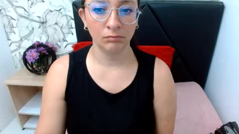 _saraximena_ online show from August 3, 4:22 pm