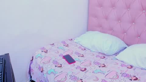 Snapshot of _saray_rose chatting on June 3, 2:33 pm _saray_rose online show from June 3, 2:33 pm