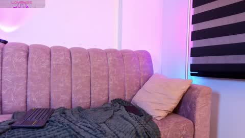 Snapshot of _scarletmoore chatting on April 1, 11:33 am Scarlett online show from April 1, 11:33 am