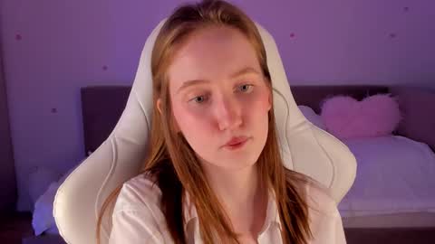 Snapshot of _secretelly_ chatting on November 19, 1:00 pm _secretelly_ online show from November 19, 1:00 pm