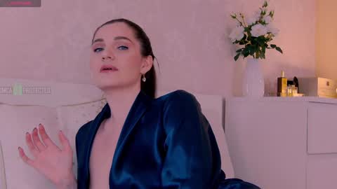 Snapshot of _seductive_ chatting on January 22, 1:42 am Alya online show from January 22, 1:42 am