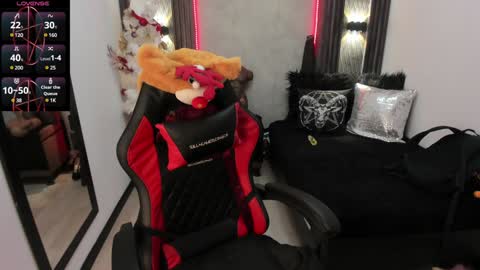 Snapshot of _selene_red chatting on December 19, 3:19 pm Selene online show from December 19, 3:19 pm