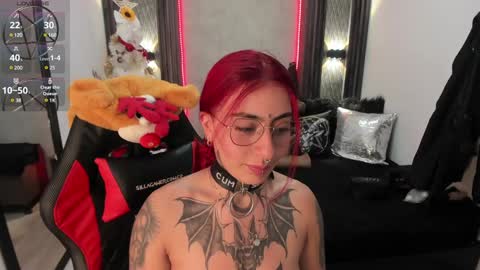 Snapshot of _selene_red chatting on December 19, 6:23 pm Selene online show from December 19, 6:23 pm