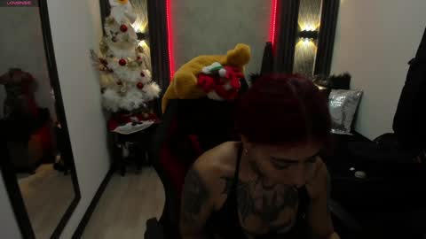 Snapshot of _selene_red chatting on December 21, 5:40 pm Selene online show from December 21, 5:40 pm