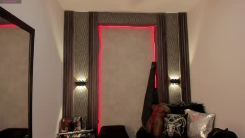 Snapshot of _selene_red chatting on January 22, 4:55 pm Selene online show from January 22, 4:55 pm