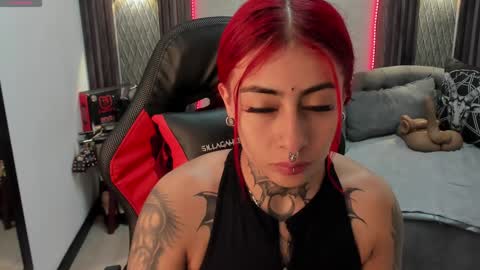 Snapshot of _selene_red chatting on February 3, 3:49 pm Selene online show from February 3, 3:49 pm