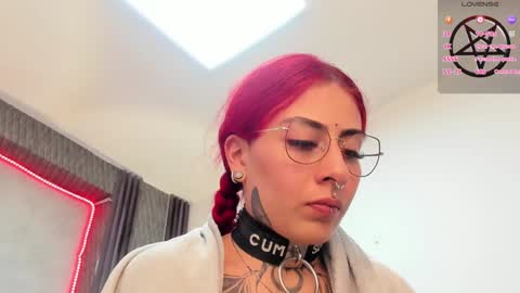 Snapshot of _selene_red chatting on February 7, 9:04 pm Selene online show from February 7, 9:04 pm