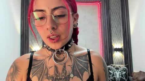 Snapshot of _selene_red chatting on February 11, 5:07 pm Selene online show from February 11, 5:07 pm