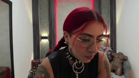 Snapshot of _selene_red chatting on February 12, 4:55 pm Selene online show from February 12, 4:55 pm