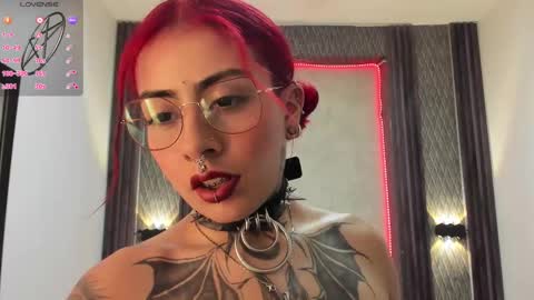 Snapshot of _selene_red chatting on February 17, 6:48 pm Selene online show from February 17, 6:48 pm