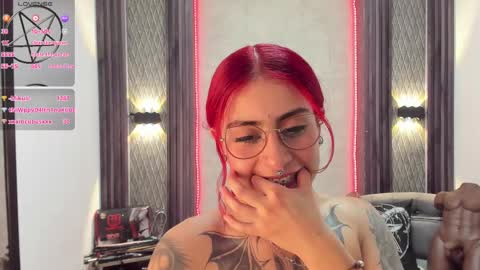 Snapshot of _selene_red chatting on February 20, 6:46 pm Selene online show from February 20, 6:46 pm