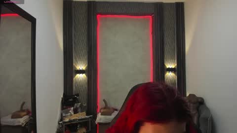 Snapshot of _selene_red chatting on February 21, 12:39 pm Selene online show from February 21, 12:39 pm