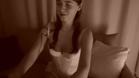 Snapshot of _sensualia_ chatting on November 13, 8:41 pm Lia online show from November 13, 8:41 pm