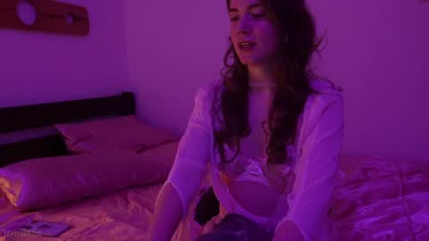 Lia online show from April 9, 7:30 pm