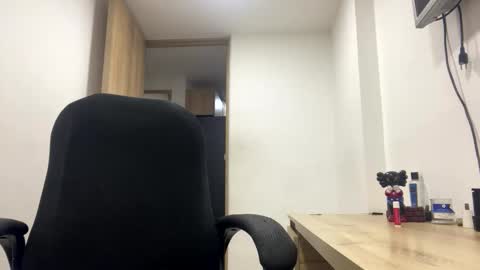 Juan Pablo-independent model online show from March 2, 1:30 am