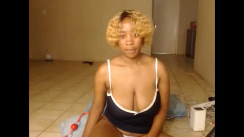 Snapshot of _sexylipss chatting on November 28, 5:37 pm _sexylipss online show from November 28, 5:37 pm