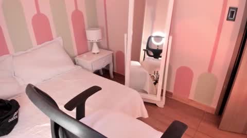 Sharlot online show from October 18, 1:56 pm