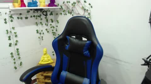 _sharlotte777 online show from May 1, 4:55 pm