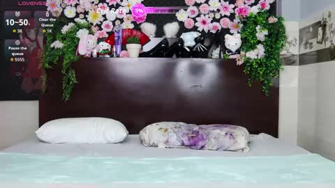 Snapshot of _skitlstrynka_ chatting on May 12, 2:41 am _skitlstrynka_ online show from May 12, 2:41 am