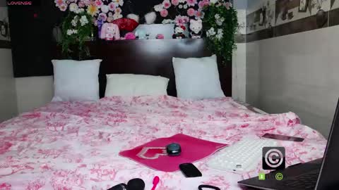Snapshot of _skitlstrynka_ chatting on June 2, 10:06 am _skitlstrynka_ online show from June 2, 10:06 am