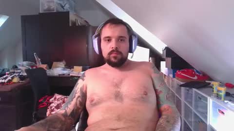 _smiley_bear27 online show from October 12, 5:17 am