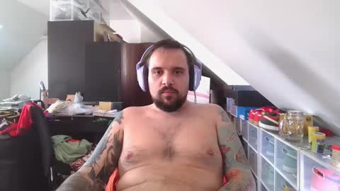 _smiley_bear27 online show from November 9, 5:06 am