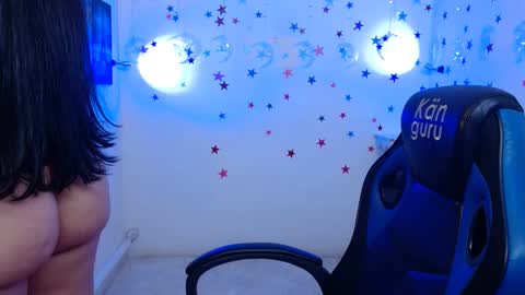 Snapshot of _sofiajones_ chatting on December 12, 5:04 pm SOFIA online show from December 12, 5:04 pm