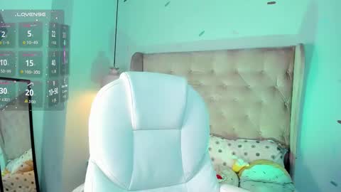 Sophie  online show from December 20, 9:00 pm