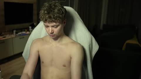 OLIVERpvt is open online show from March 21, 3:15 pm