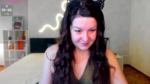 Snapshot of _still_her chatting on December 17, 1:22 am Erica online show from December 17, 1:22 am