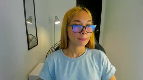 Snapshot of _swan_0 chatting on April 9, 1:16 am Valerie online show from April 9, 1:16 am