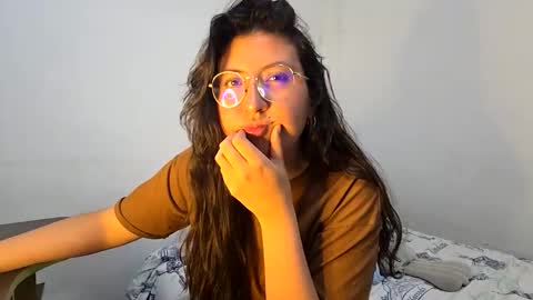 Snapshot of _sweet_melodyy chatting on March 4, 11:22 pm _sweet_melodyy online show from March 4, 11:22 pm