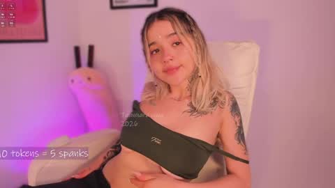 Snapshot of _tammarra_ chatting on April 25, 10:18 pm _tammarra_ online show from April 25, 10:18 pm
