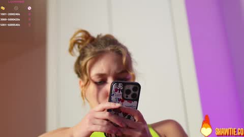 Snapshot of _taylor_swift chatting on November 17, 6:41 am Taylor online show from November 17, 6:41 am