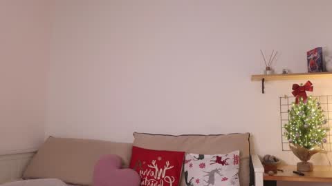 Snapshot of _teasecake_ chatting on January 2, 4:41 am Annie online show from January 2, 4:41 am