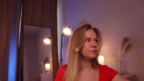 Snapshot of _teasecake_ chatting on March 11, 1:37 am Annie online show from March 11, 1:37 am