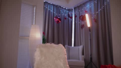 Annie online show from March 2, 7:15 am