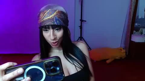 Snapshot of _the_dark_side_of_the_moon_ chatting on February 8, 5:00 am _the_dark_side_of_the_moon_ online show from February 8, 5:00 am